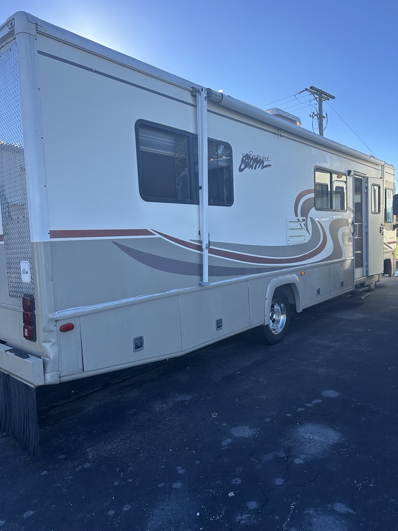 
								2000 Fleetwood Southwind 30 FT full									