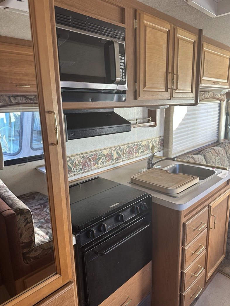
								2000 Fleetwood Southwind 30 FT full									