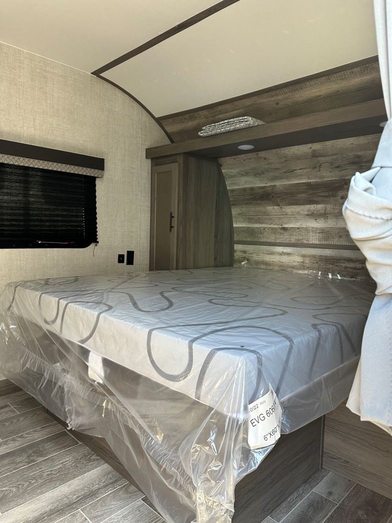 
								2021 Gulfstream Enlighten full									