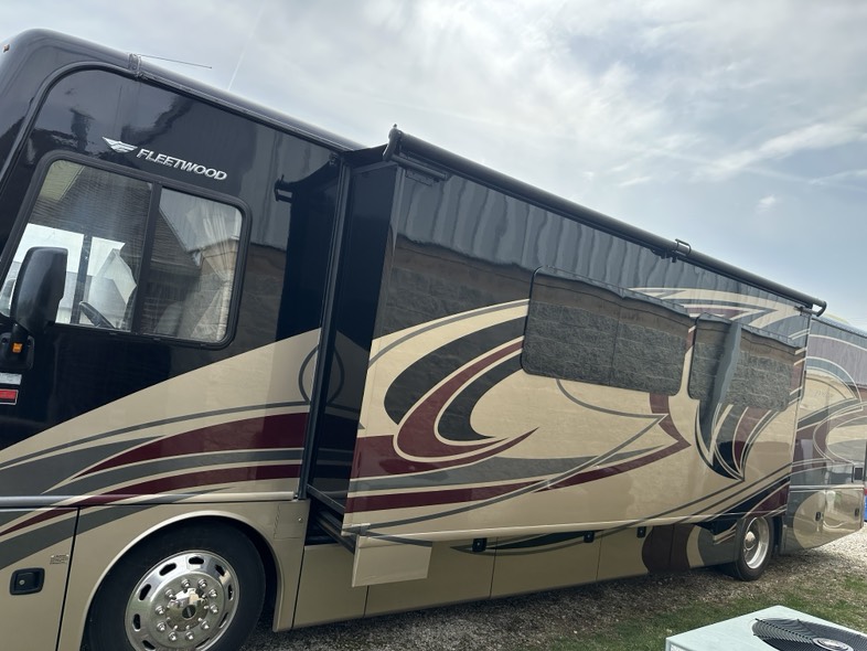 
								2011 Fleetwood Pace Arrow full									
