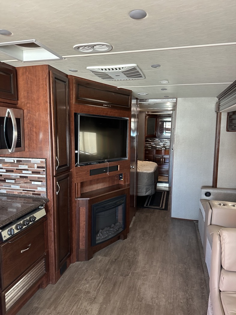 
								2011 Fleetwood Pace Arrow full									