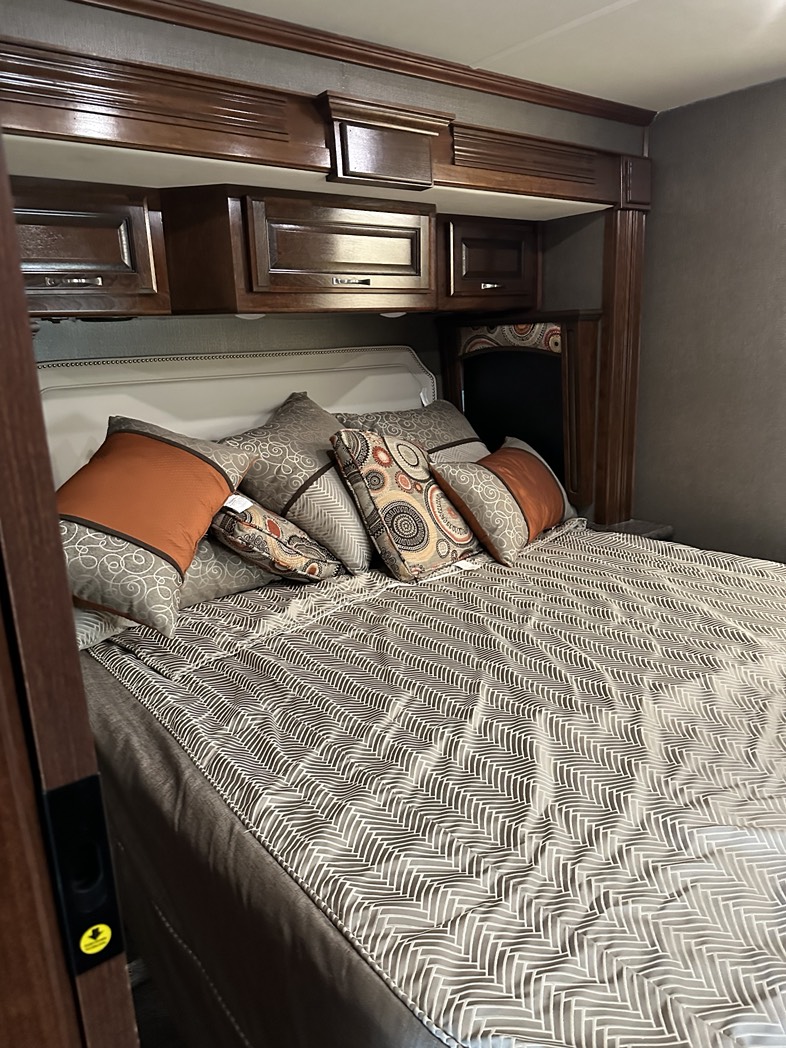 
								2011 Fleetwood Pace Arrow full									