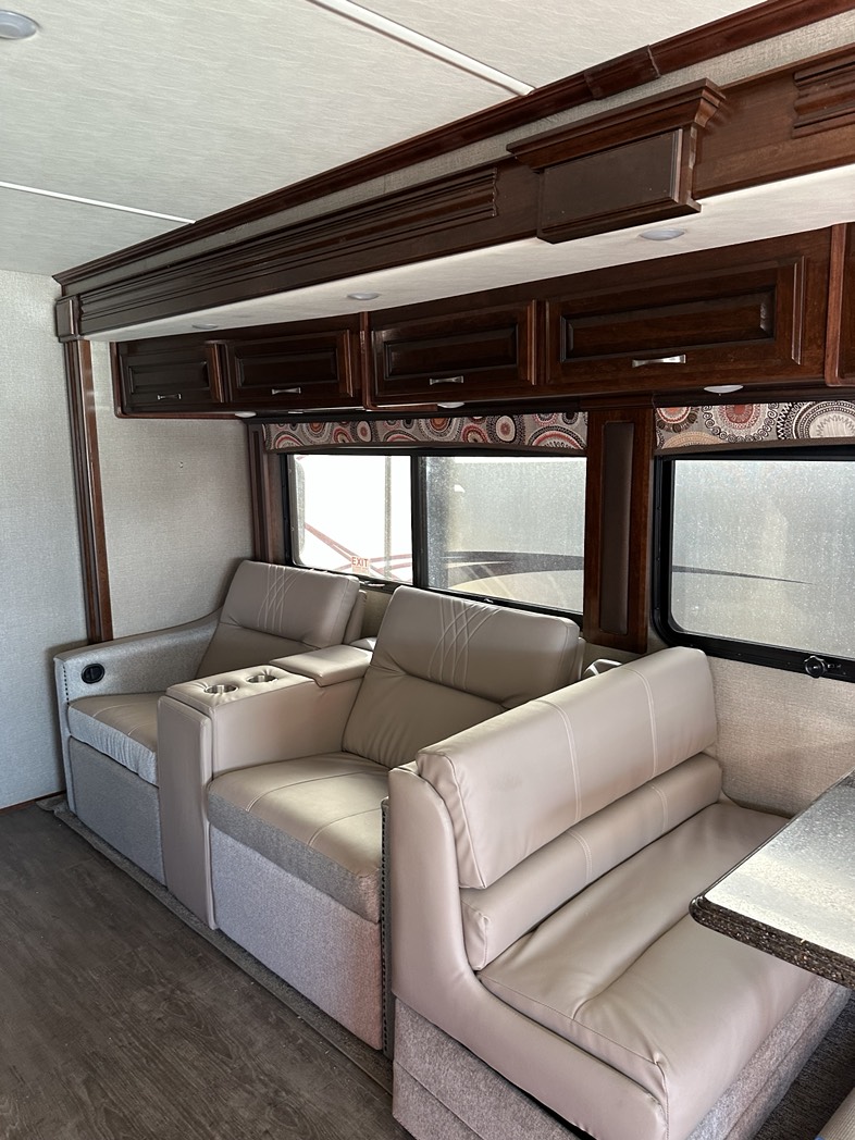 
								2011 Fleetwood Pace Arrow full									