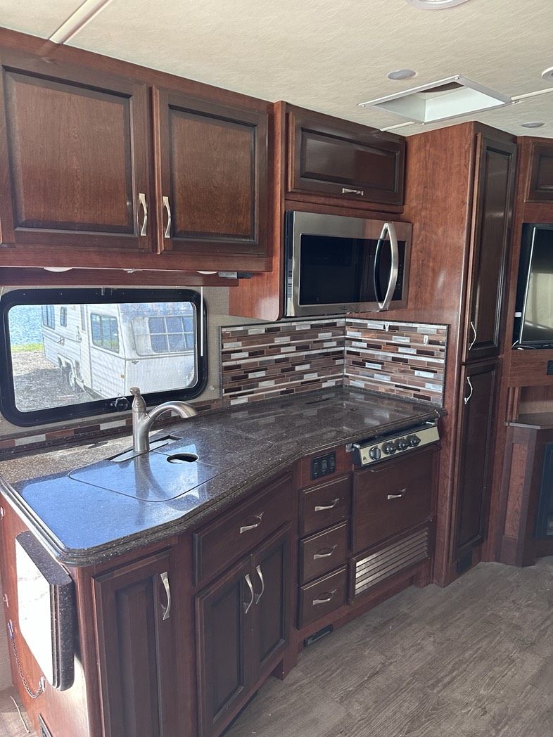 
								2011 Fleetwood Pace Arrow full									
