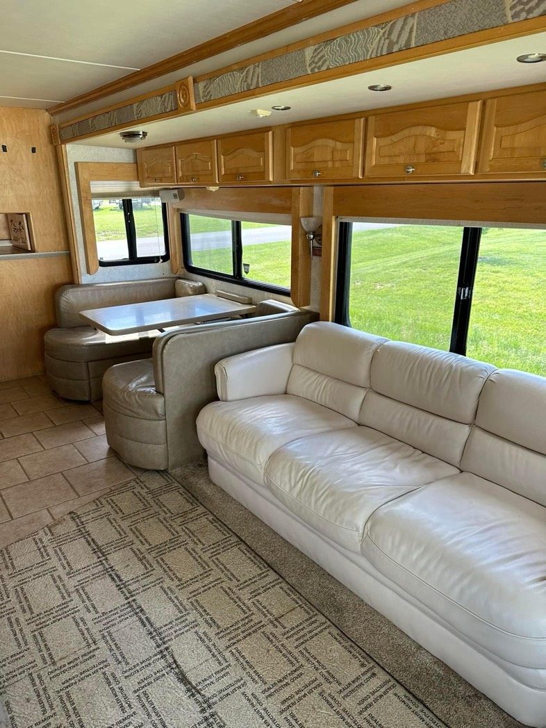 
								2003 Tiffin Diesel 40DP full									