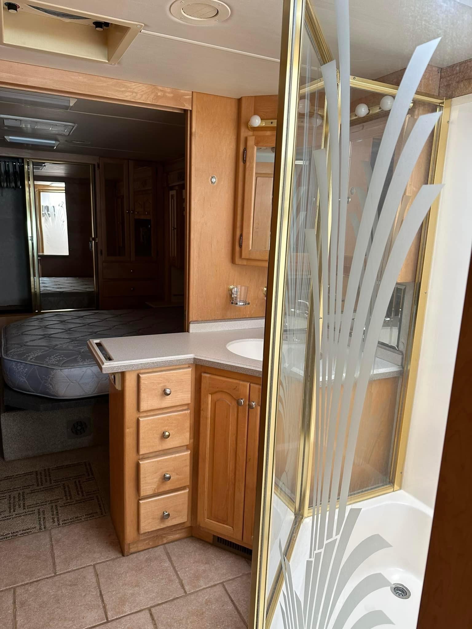 
								2000 Fleetwood Southwind 30 FT full									