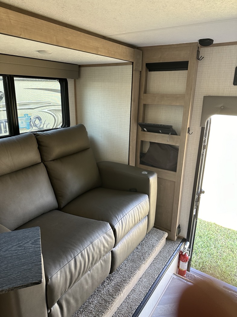 
								2023 Forest River Palmino Truck Camper full size HS-2902 Backpack full									