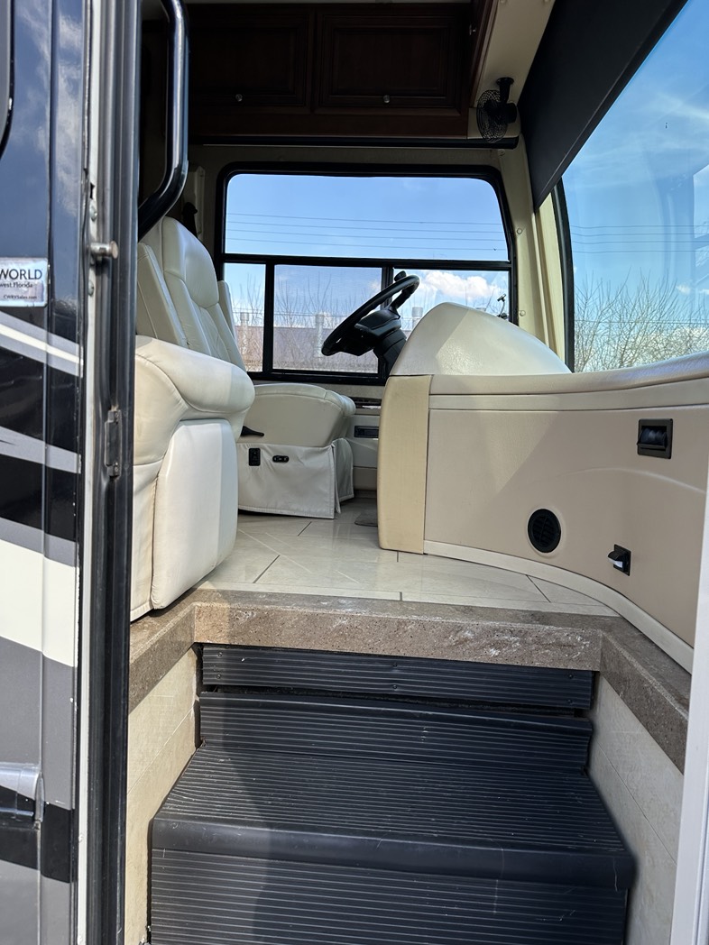 
								2011 Thor Tuscany full									
