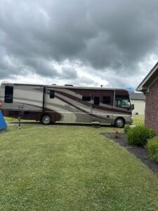 2006 Winnebago Adventure
