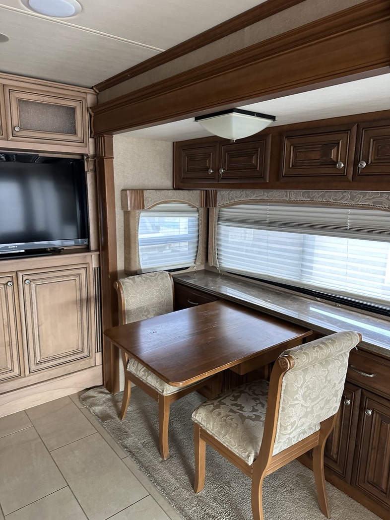 
								2011 Thor Tuscany full									